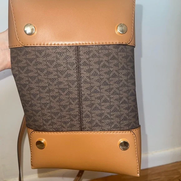 Michael Kors Signature Bucket Bag - Picture 6 of 7